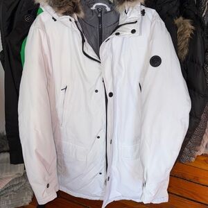 Gorgeous Brand New woman’s MK White Winter Jacket.